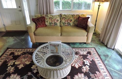 Poipu House | Hale Pua Villa - Hibiscus Suite