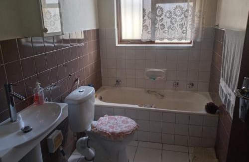 Gordons Bay Central Apartment | Halibut Suite