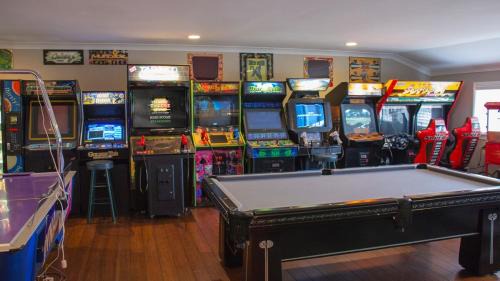 Madison House | Hall of Fame Private Resort-9 Miles to Downtown Nashville Pools Arcade