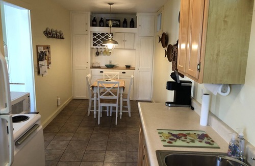 Town of Jerusalem Cottage | Hall's Grape Escape - Lakefront Cottage Retreat on Keuka Lake