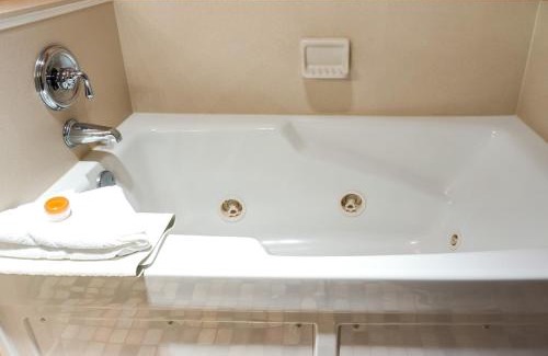 Downtown Cannon Beach Hotel | Hallmark Resort in Cannon Beach