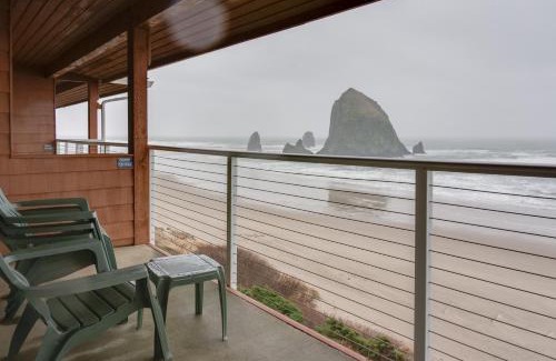 Downtown Cannon Beach Hotel | Hallmark Resort in Cannon Beach