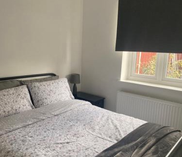 East Ham South House | Hameway House- Stunning 4 bedroom house with a spacious kitchen