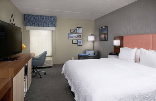 Downtown Niagara Falls Hotel | Hampton Inn Niagara Falls
