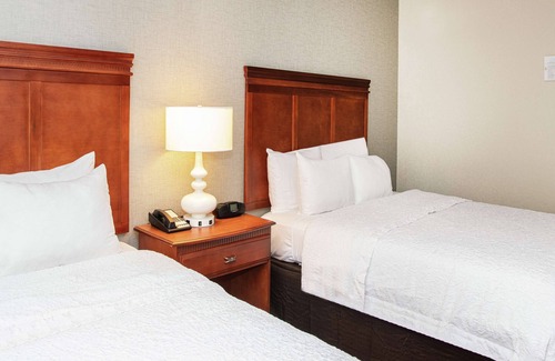 Cedar Knolls Hotel | Hampton Inn Parsippany