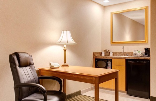 Addison Hotel | Hampton Inn & Suites Addison