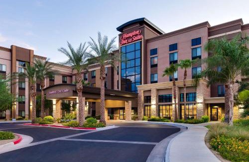 Glendale Sports and Entertainment District Hotel | Hampton Inn & Suites Phoenix Glendale-Westgate