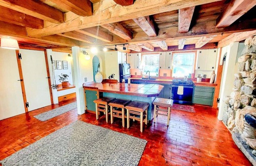 Warren House | Hand Crafted Post and Beam Home with Mountain Views Minutes from Sugarbush