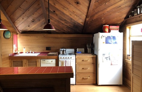 Bandon Cottage | Handbuilt Beach Cottage on the South Jetty Estuary