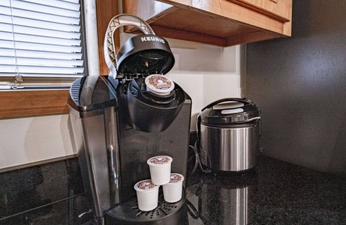 Blairsville Cabin | "Hansel": Spacious Cabin w/Views, Greenery, Deck!