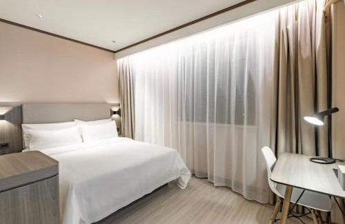 Pudong Hotel | Hanting Hotel(Shanghai Lujiazui Minsheng Road Subway Station)