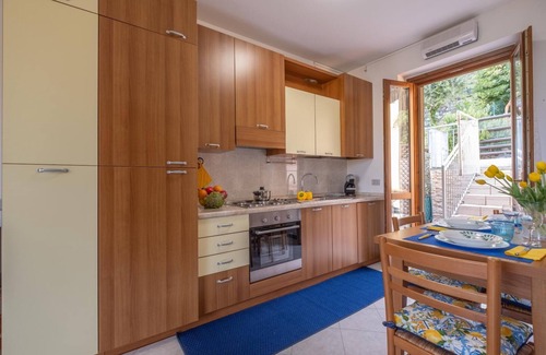 Riva di Solto Apartment | Happy Guest Apartments Lake Panorama and Pool