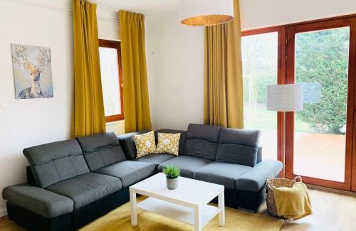 Gyoparosfuerdo House | Happy Mammy Bababarát Vendégház Fészek utca