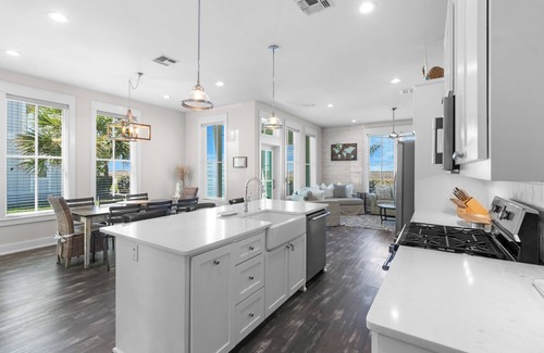 Cinnamon Shore Cottage | Happy Ours 125 FI