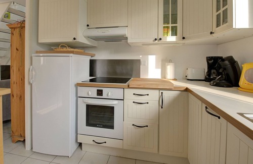 Isigny-sur-Mer House | Harbor Haven in Isigny-sur-Mer