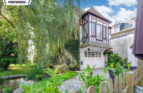 Isigny-sur-Mer House | Harbor View Hideaway