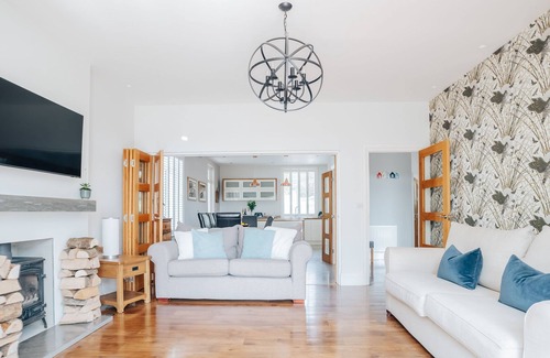 Poole House | Harbour Escapes | Luxury 5 Bed House with Garden, Hot Tub, Sauna & Harbour Views