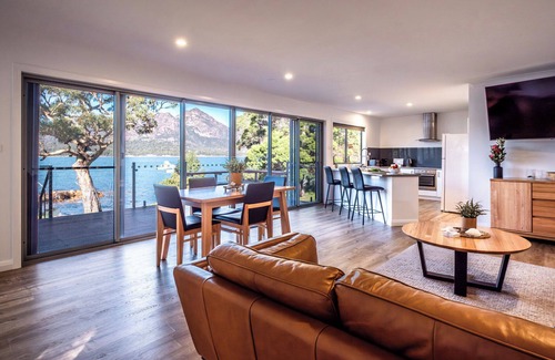 Coles Bay Apartment | Harbour Master - Freycinet Holiday Houses