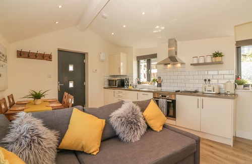 Brixham Cottage | HARBOUR VIEW RETREAT, pet friendly, with a garden in Brixham