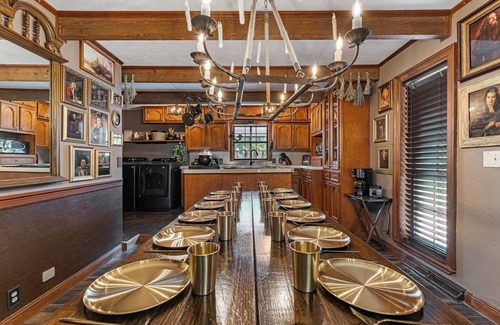 Onalaska Cottage | HARRY POTTER THEMED COTTAGE