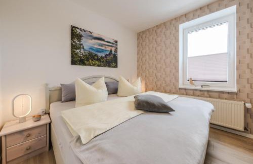 Wernigerode Apartment | "Harzträume No3" mit Parkplatz - 2 SZ - Smart TV - Sitzplatz im Freien