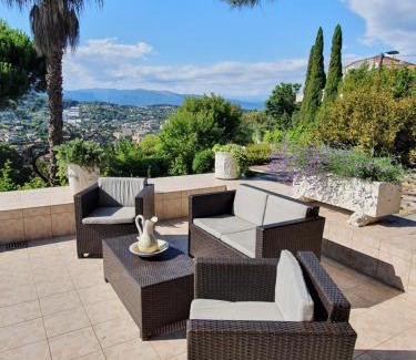 California - Pezou House | Haus mit Garten über der Bucht von Cannes