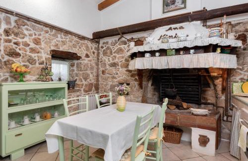 Rabac House | Haus Salakova a lovely vintage stone house