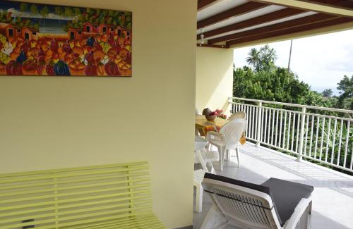 Sainte-Marie House | Haut de villa dans son écrin de verdure