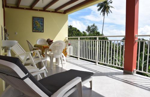 Sainte-Marie House | Haut de villa dans son écrin de verdure