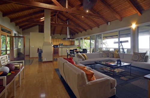Kalaoa House | Hawaii life luxury coffee farm retreat