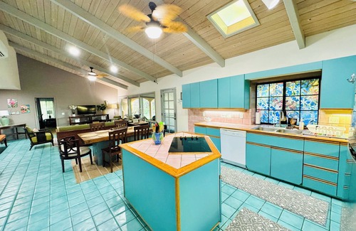 Francolin Place House | Hawaiian Family Paradise Retreat – Near Beach & Golf!