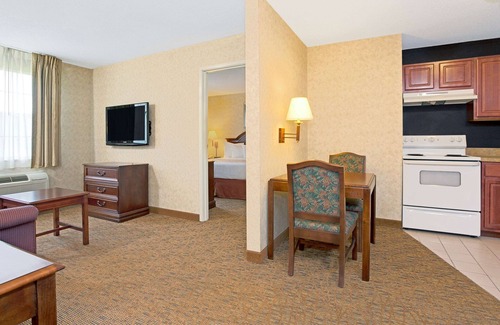 Sharonville Hotel | Hawthorn Extended Stay by Wyndham Cincinnati/Sharonville