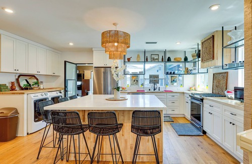 Hawthorne House | Hawthorne Home w/ Covered Patio & Basketball Court