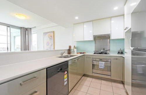 Darling Harbour Apartment | HaymarketDarling HarbourChina Town with PoolGym