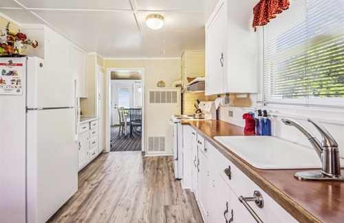 Downtown Cannon Beach House | Haystack Close North - Beachfront! - Beachcomber Vacation Homes