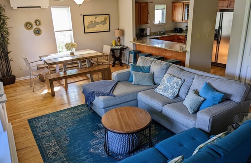 Lake Geneva House | HAZEL'S HIDEAWAY - A Downtown Lake Geneva Gem!