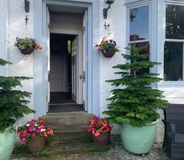 Cairndow House | Hazelbank, sleeps 10, on the shores of Loch Fyne