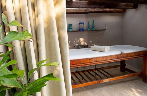 Cartagena Walled City Cabin | Hb-kjf Boutique Hotel Room With Jacuzzi Air Conditioning And Wifi