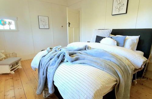 Bakery Hill House | Heart Of Ballarat 3 Bdrm 1920s Cottage 2kms to Sovereign Hill A Cat Lived Here So Not Good For People With Allergies