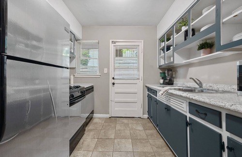 Lindridge-Martin Manor House | Heart of Buckhead: Huge Fenced Backyard