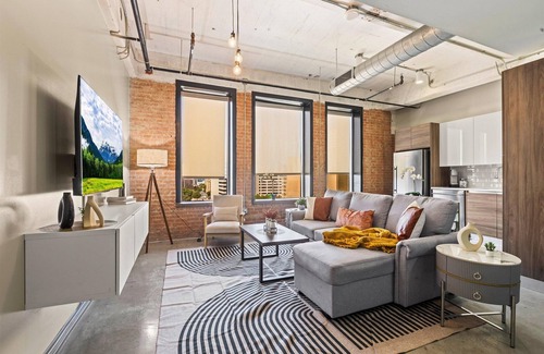 Downtown Dallas Apartment | Heart of Downtown Dallas: 2BR 2 BA City View APT