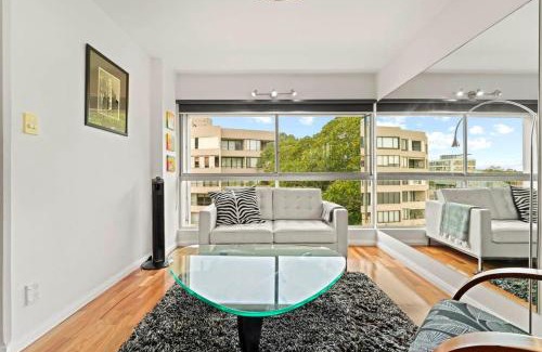 Potts Point Apartment | Heart Of The City Minutes from Macleay Street