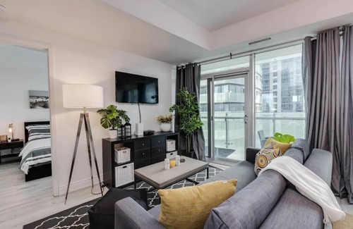 Toronto Entertainment District Apartment | Heart of Toronto Cozy Apartment. Walking distance to all major landmarks/venues!