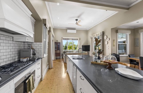 Box Hill House | Heart's desire 4BR luxury house Boxhill