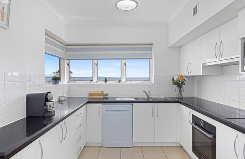 Shoal Bay Apartment | Heart & Shoal - Gorgeous beachside apartment overlooking Shoal Bay