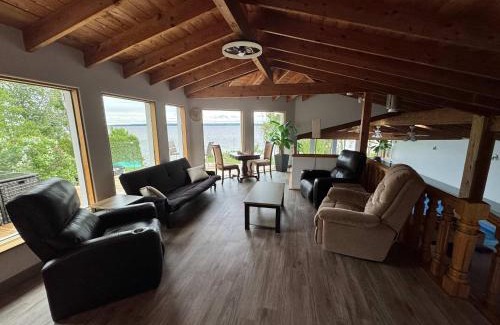 Saint-Placide House | Heated Indoor Pool - Maison au Bord du Lac