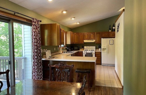 Christmas House | Heated pool-fire pit-central air-near PRNL