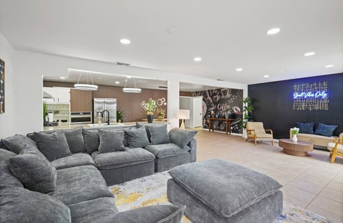 East Hemet House | Heated Pool - Jacuzzi - Firepit - Game Room