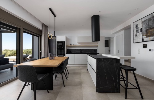 Adele Villa | Heated pool, Jacuzzi, Ping Pong, Serene Atmosphere!