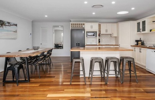 Norah Head House | Heated Pool/ Pets Welcome/ EV Charger